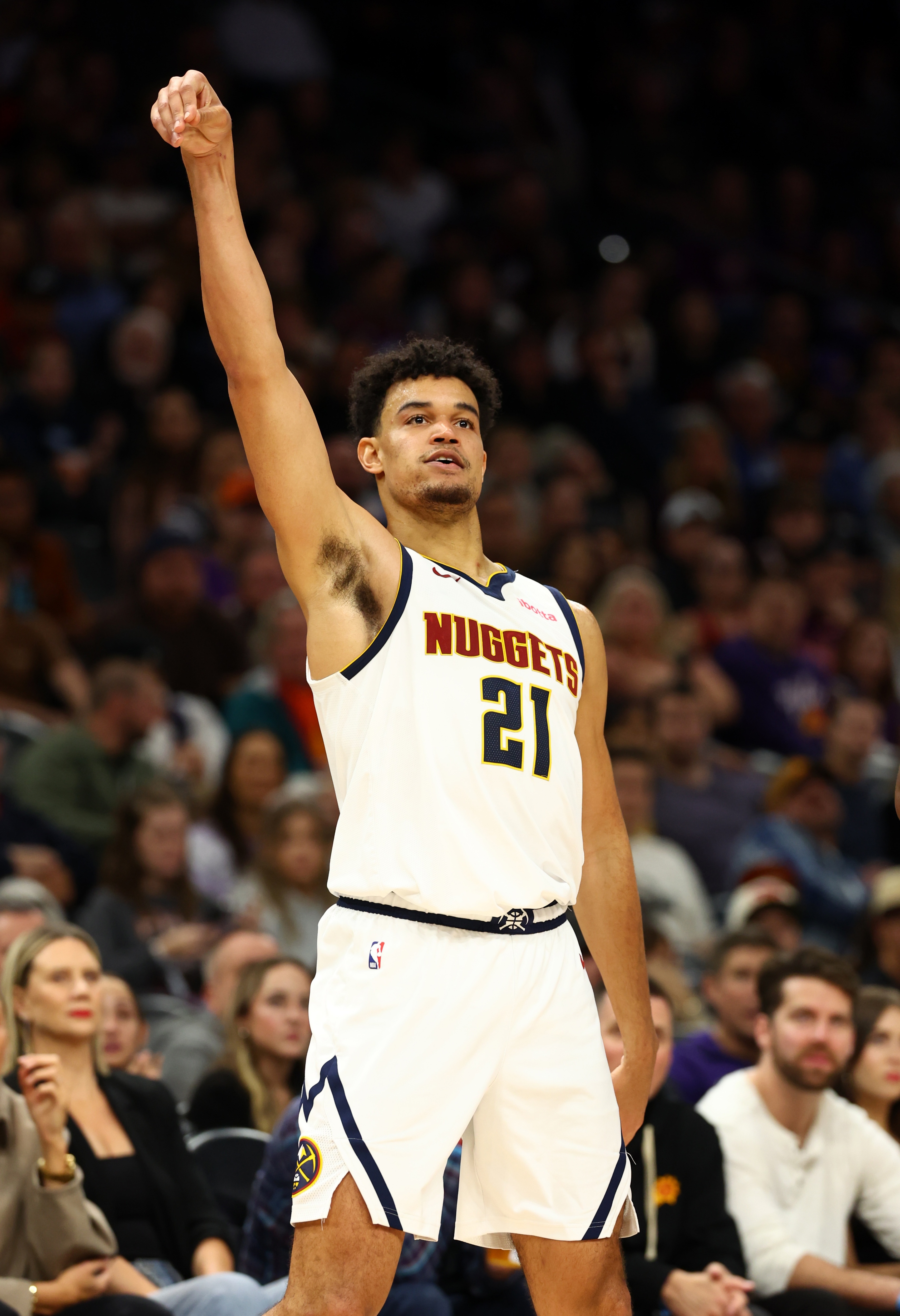 Scotto:交易泰森后掘金空出一个名额 他们计划转正斯潘塞·琼斯